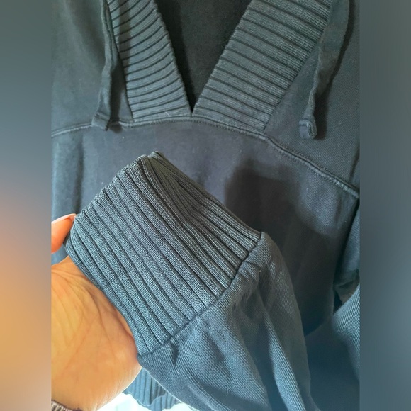 Aerie Offline by American Eagle Ribbed V Neck Hoodie Sweatshirt in Black - Picture 7 of 12